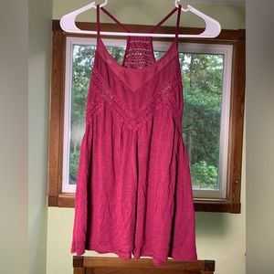 EUC!!Great condition flowy tank with hole detailing